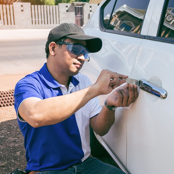 la cerrajería de autos atiende de lunes a viernes de 9 am a 6 pm y los sábados de 9 am a 1 pm